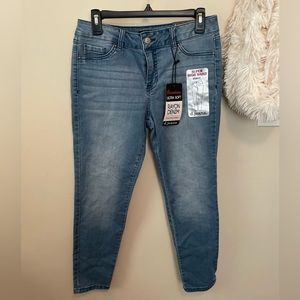d. jeans NWT high waist ankle jeans sz 6